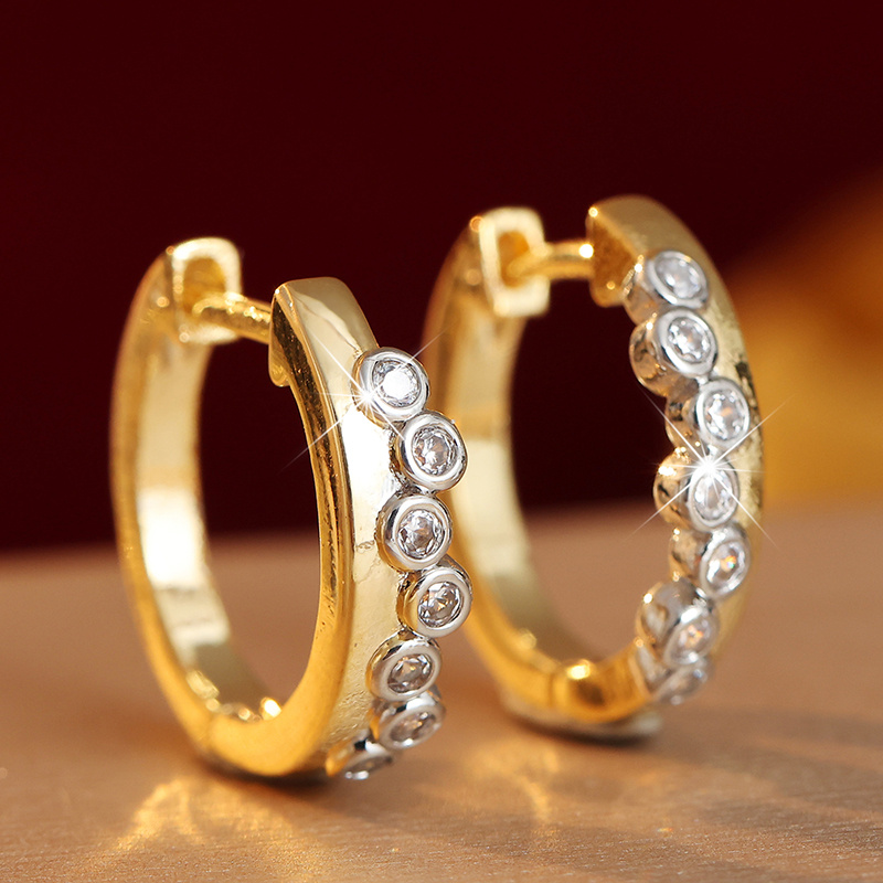 Women's Simple and Elegant Synthetic Zirconia Hoop Earrings